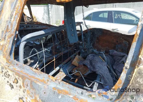 2006 Ford E-350 Super Duty Xl/Xlt z USA, uszkodzony, nr VIN 1FBSS31L46DA51763